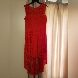 Chic Scarlet Lace High-Low Prom Dress